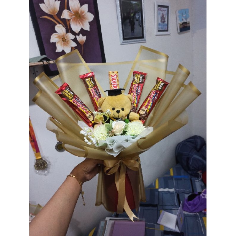 

BUKET BONEKA BUNGA COKLAT SILVERQUEEN BENG-BENG BAGUS, AESTHETIC, MURAH