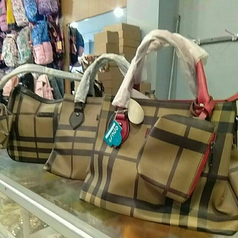 Tas Wanita Dewasa Totebag Burberry