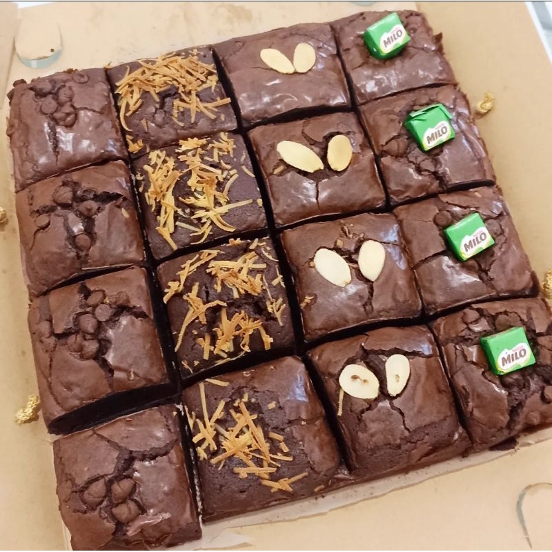 

fresh brownies fudgy premium nyoklat bisa request ucapan diatas kue