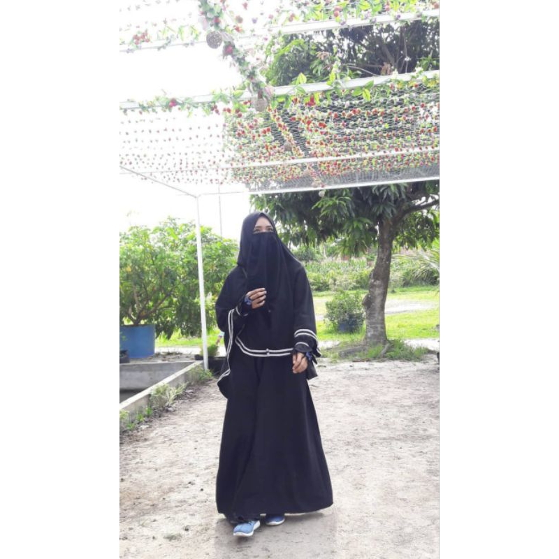 PRELOVED GAMIS BLACK RENDA PUTIH FREE CADAR