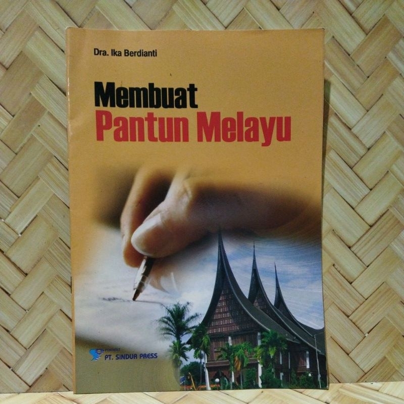 Membuat pantun melayu.  r6