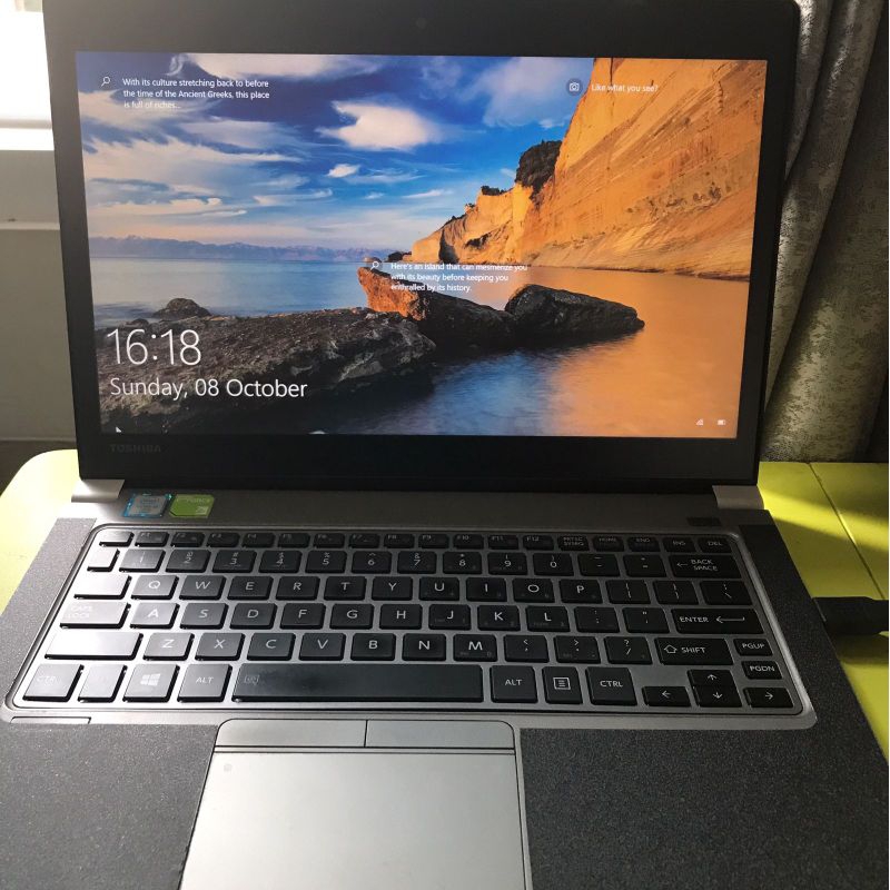 Toshiba laptop Touchscreen Core i7 SSD
