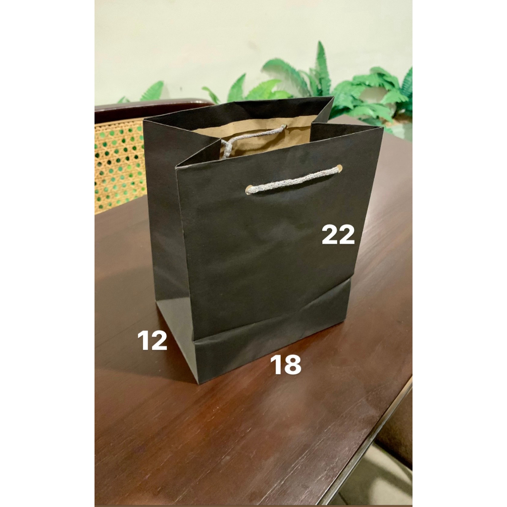 

paperbag hitam paper bag polos ukuran 18x12x22 tas kertas goodie bag souvenir murah samson kraft