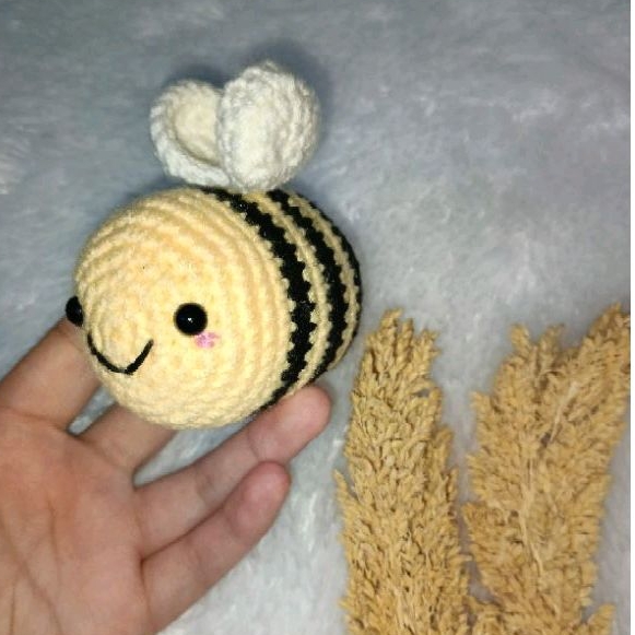ADZKIYA - Boneka amigurumi bentuk lebah