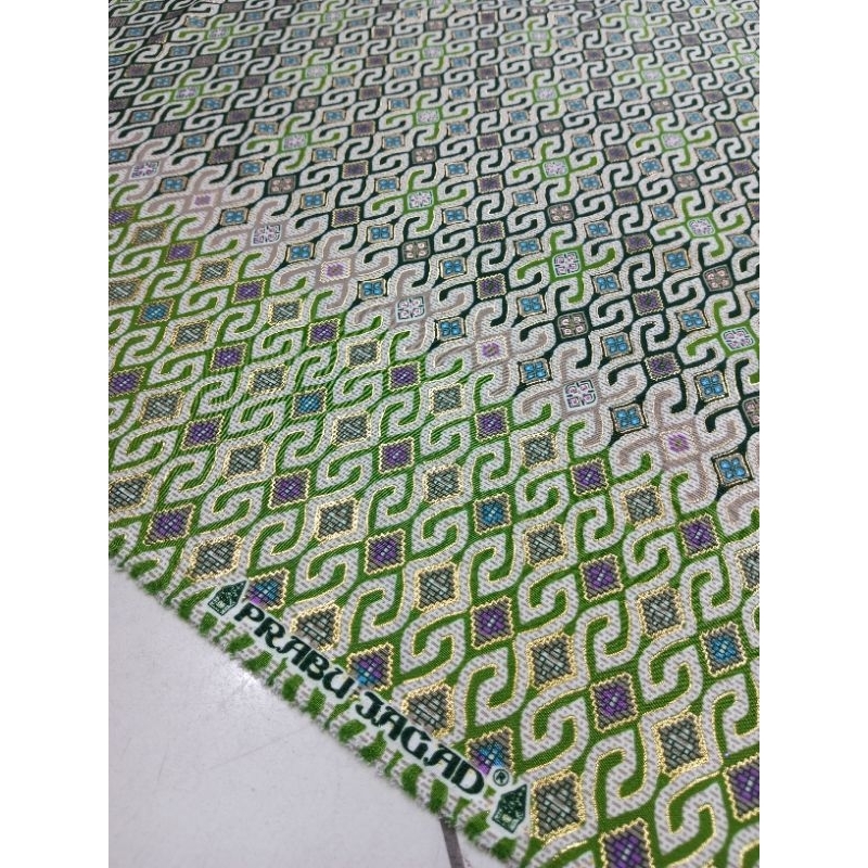 Kain Batik Semi Sutra Silk Foil Legenda Mas. Bahan Batik Prada Motif Songket Kalimantan By Prabu Jag