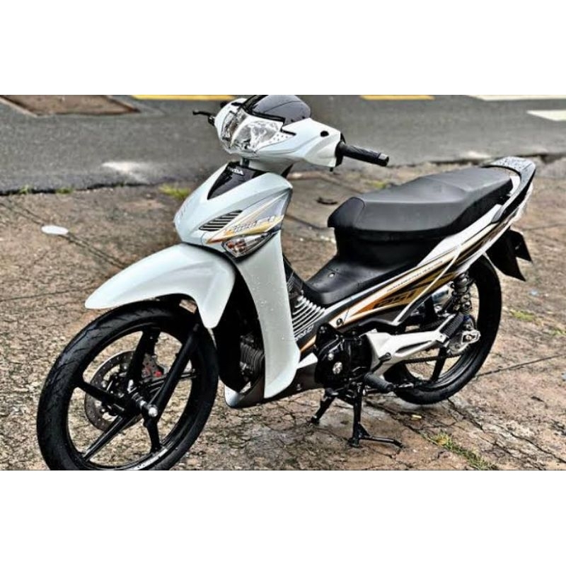 Full Body Halus Sepaket Motor Honda Supra X 125 2005-2006 Warna Silver