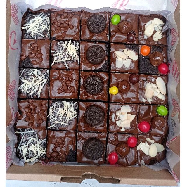 

FUDGY BROWNIES LARGE (25pcs) | BISA DI KIRIM KE SELURUH INDONESIA