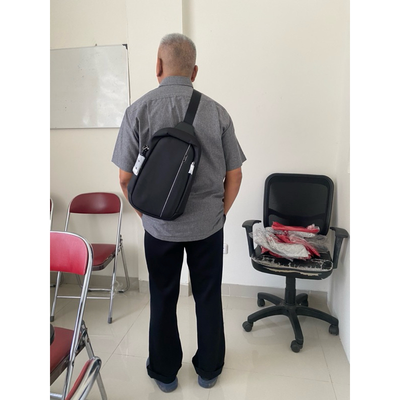 tumi martin sling bag