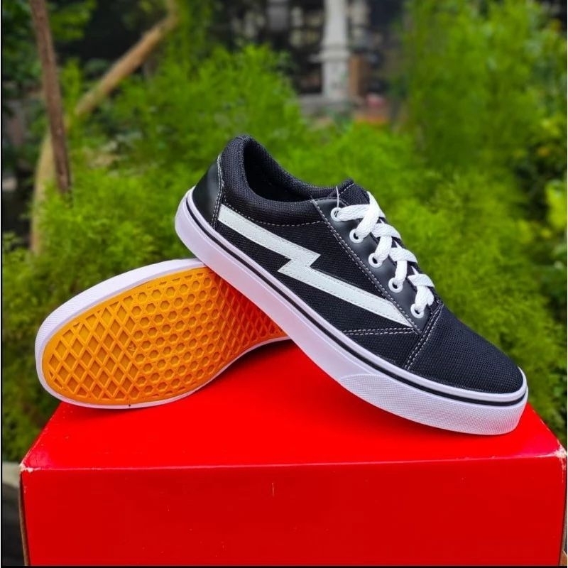 SEPATU SNEAKERS FLASH PRIA/WANITA (cod bayar ditempat)