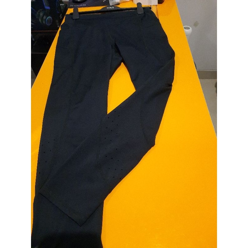 Cotton on body legging hitam size XL