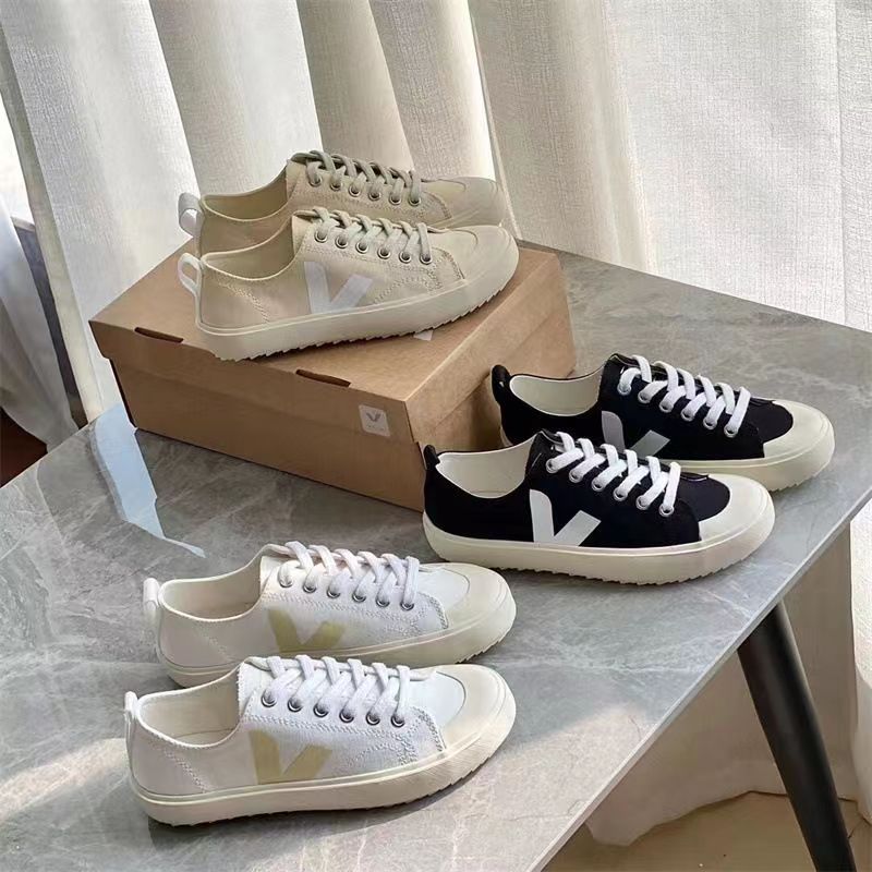 VEJA sneakers Little white shoes