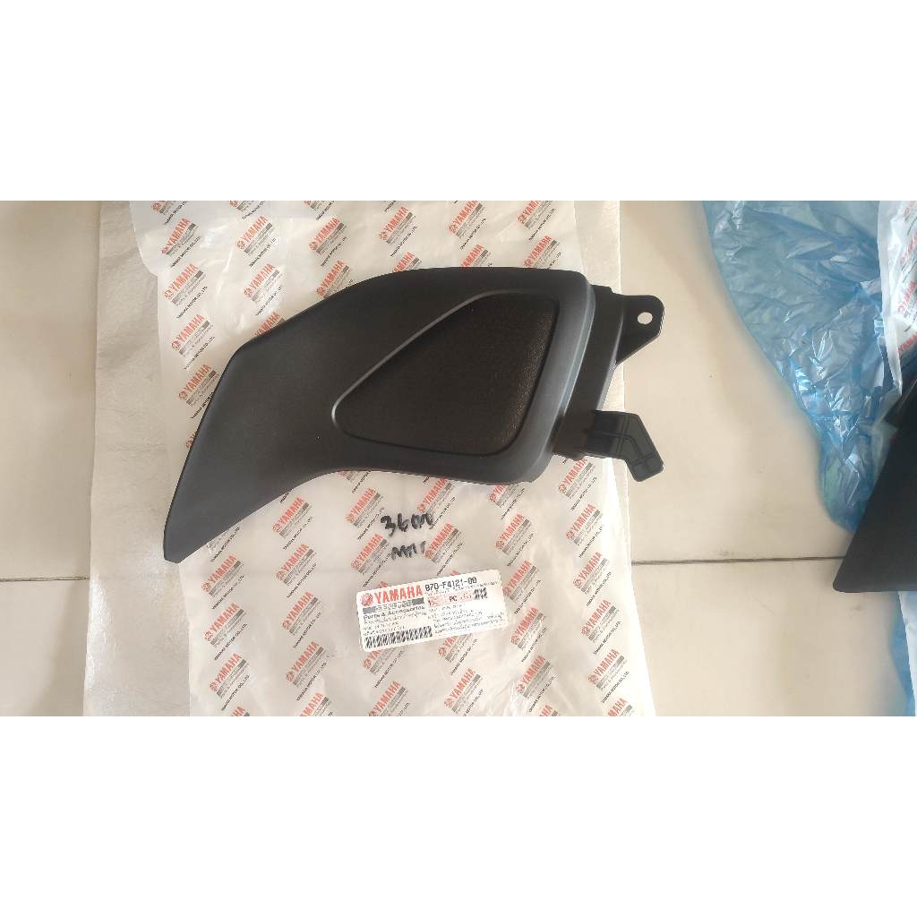 seat knee grip cover tangki bawah kiri mt15 ori