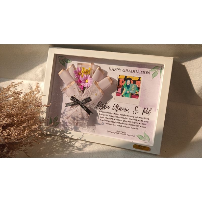 Bingkai3D akrilik custom|Kado wisuda|frame bucket