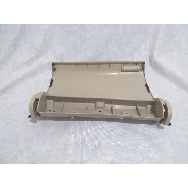 tutup laci innova lama old 2004-2010  WARNA CREAM 55440-0k030- AO ORISINIL TOYOTA/ tutup cover laci 
