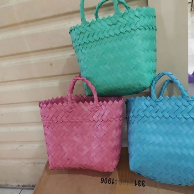 Tas Anyaman hasil umkm