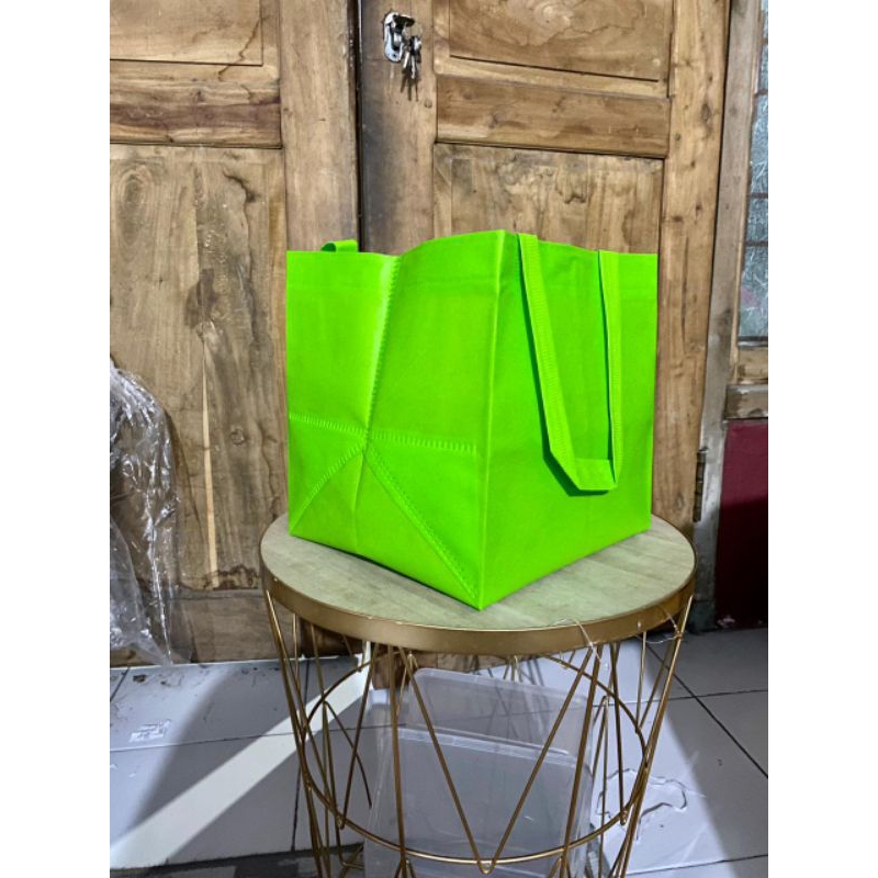 

(1 LUSIN = 12 PCS) Tas Hajatan 25x25 Tinggi 28 cm / Tas Nasi Box / Tas Spunbond