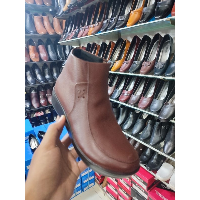 Sepatu Boots wanita Kulit asli