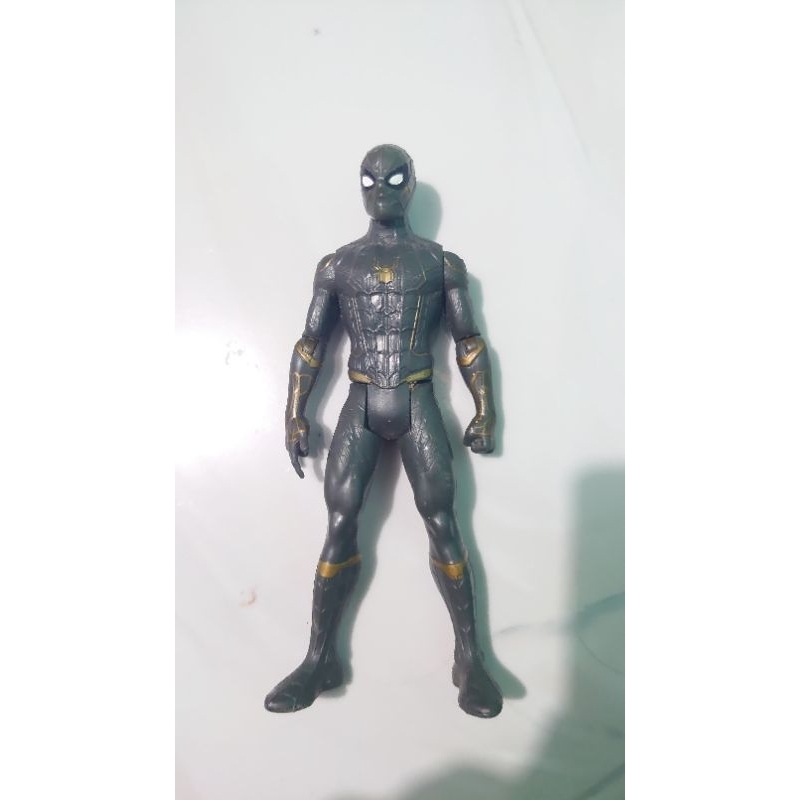 figure Spiderman black and gold suit hasbro