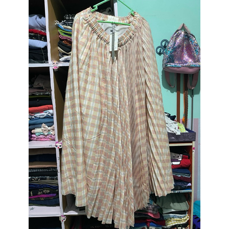 ex kado rok wearing klamby original