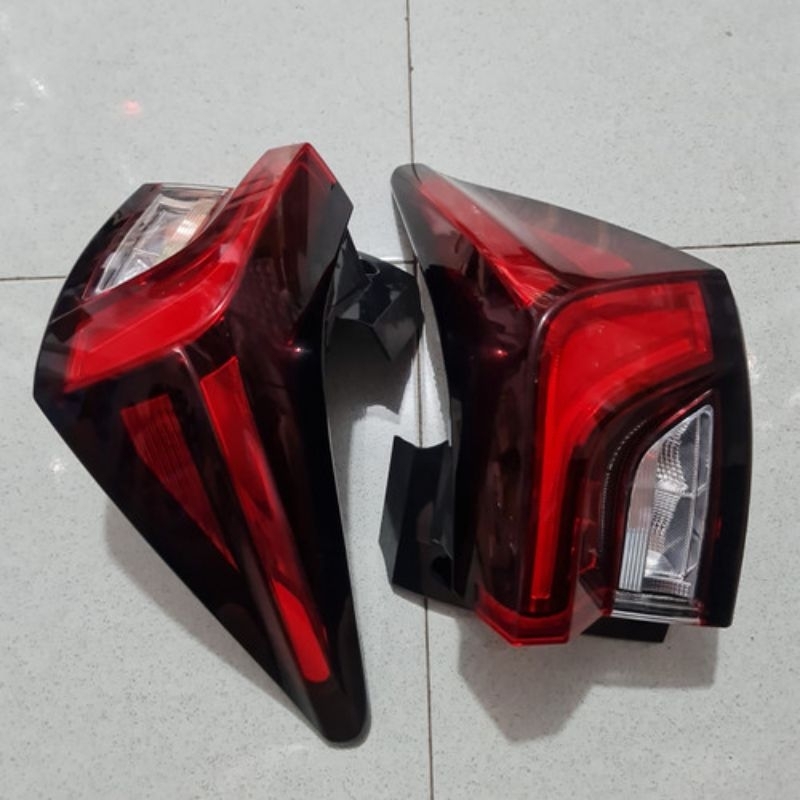 stoplamp avanza veloz 2023