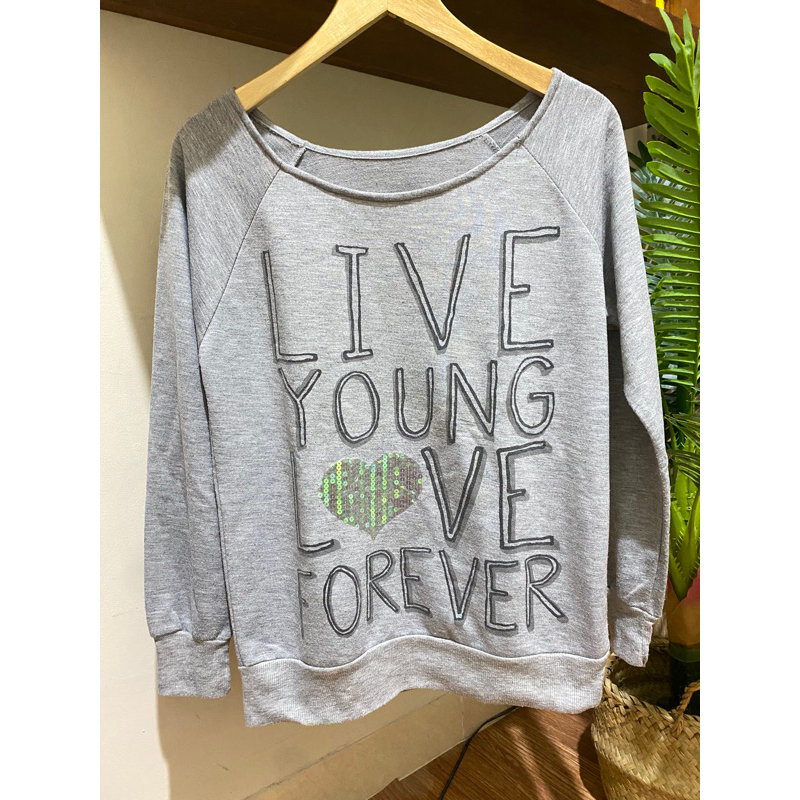 sweater wanita merk nevada , preloved