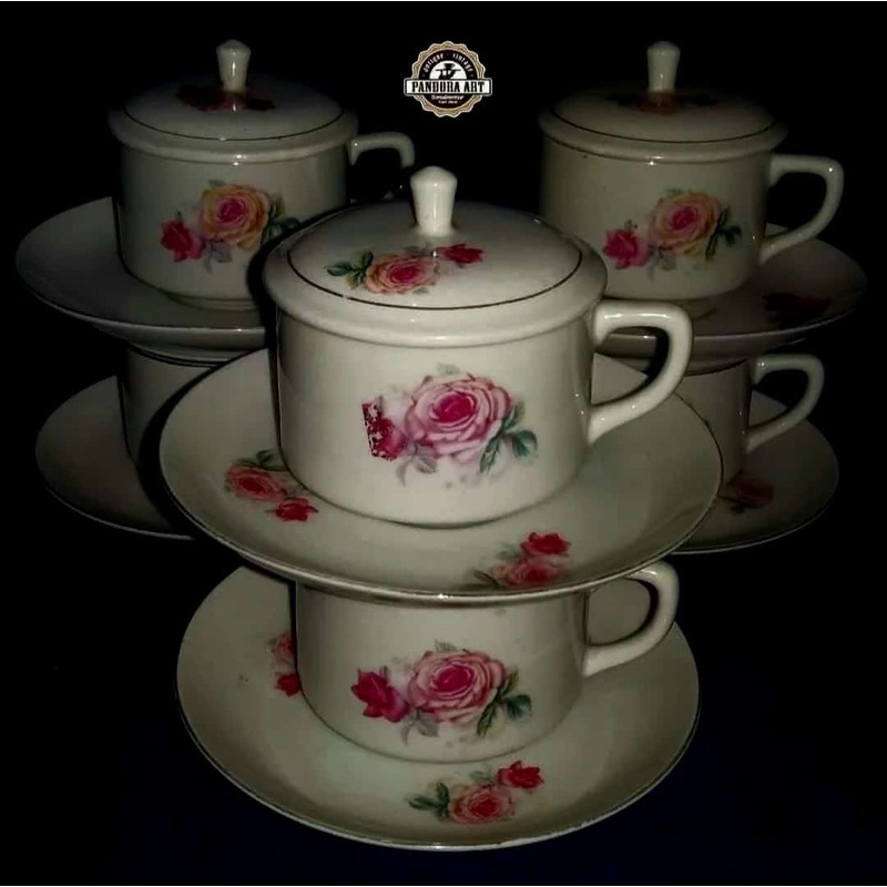 Cangkir kopi lawas mawar pink