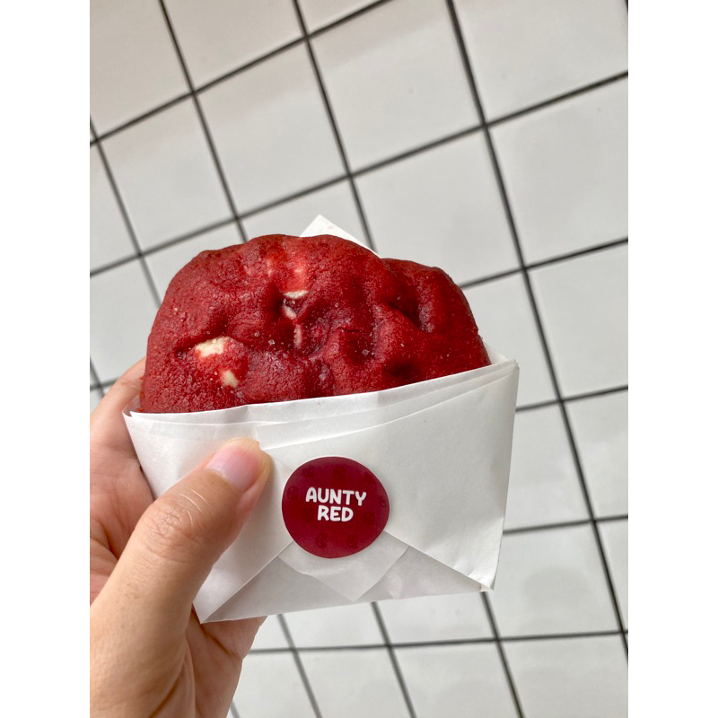 

Kukitown - Aunty Red (1 cookie)