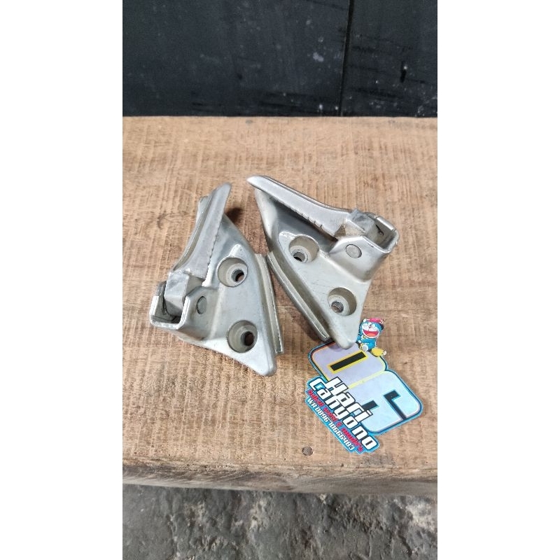 Footstep belakang Suzuki SPIN