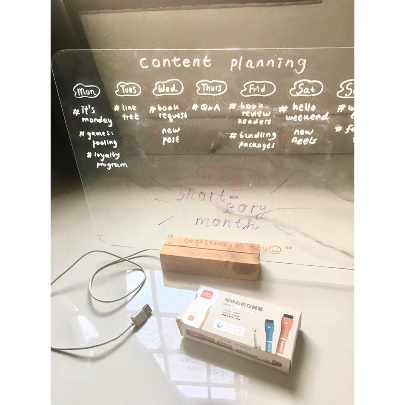 

ACRYLIC PLANNER AESTHETIC KOREA A3 (inc. wood stand + lampu + 9 warna SPIDOL DELI)