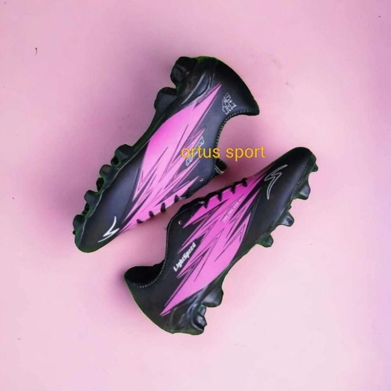 Sepatu Bola Specs accelerator