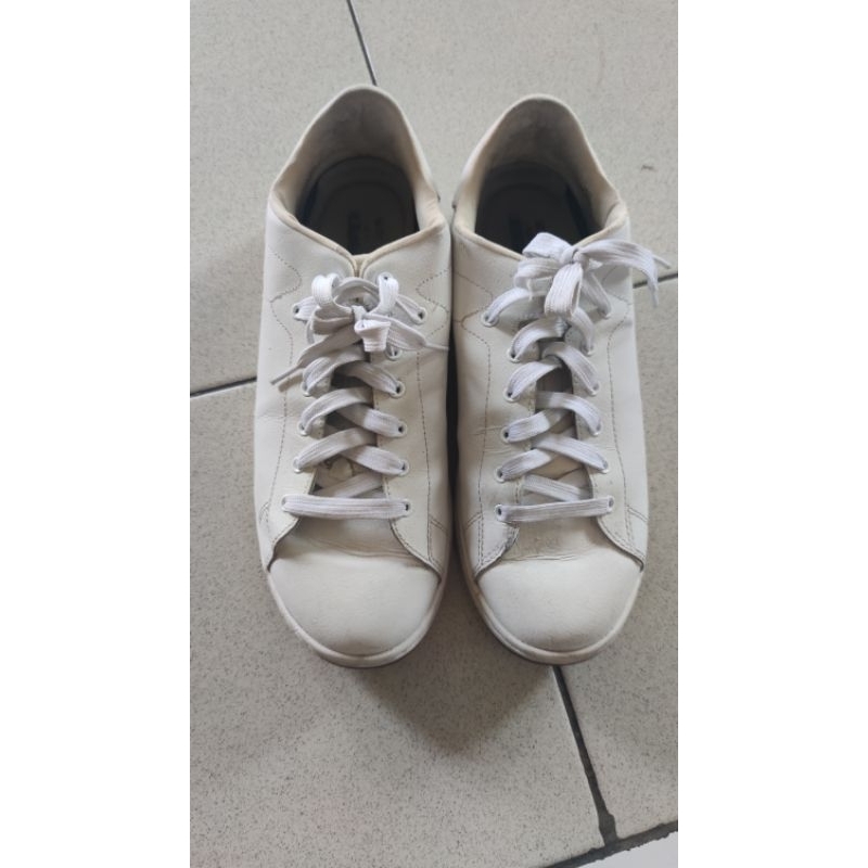 Sepatu Skechers Warna Putih