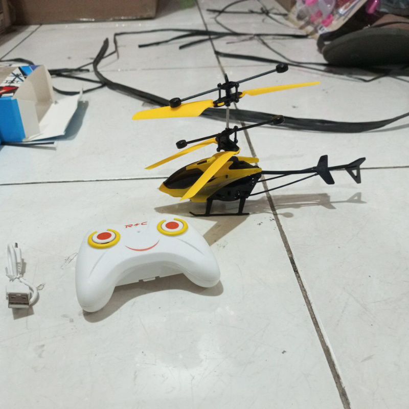 Mainan helikopter sensor bisa terbang tinggi bisa juga pake remot JM 9198