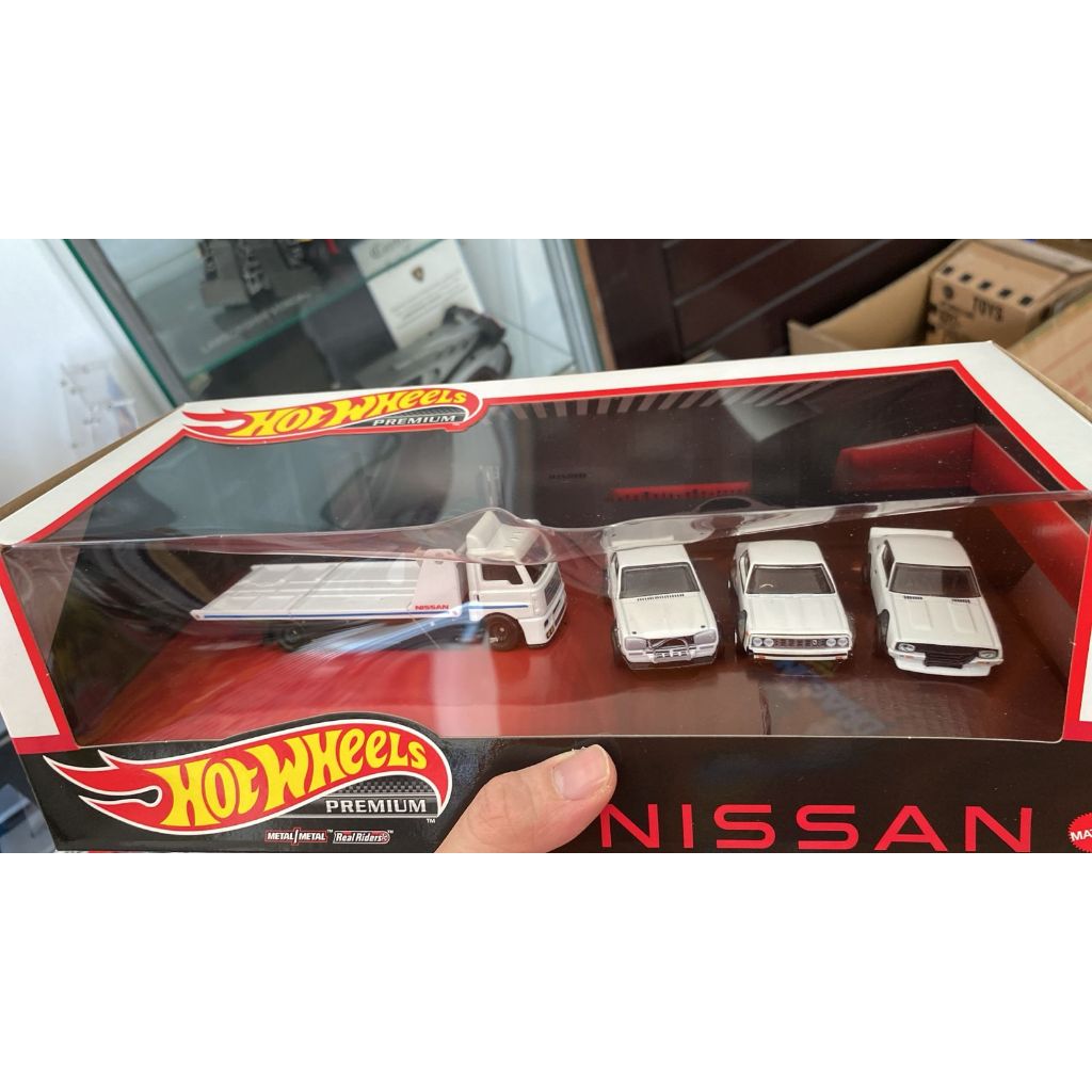 HOT WHEELS DIORAMA PREMIUM NISSAN