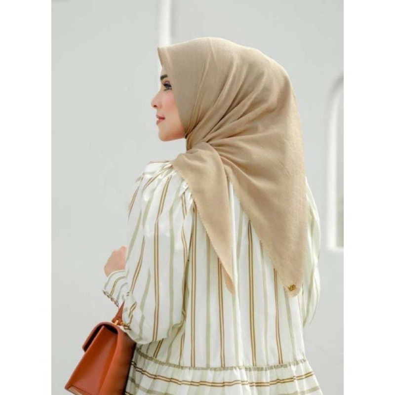 READY NEW Buttonscarves Everyday Tapis Embossed wheat