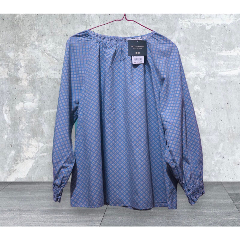 Uniqlo blouse motif batik blue size M