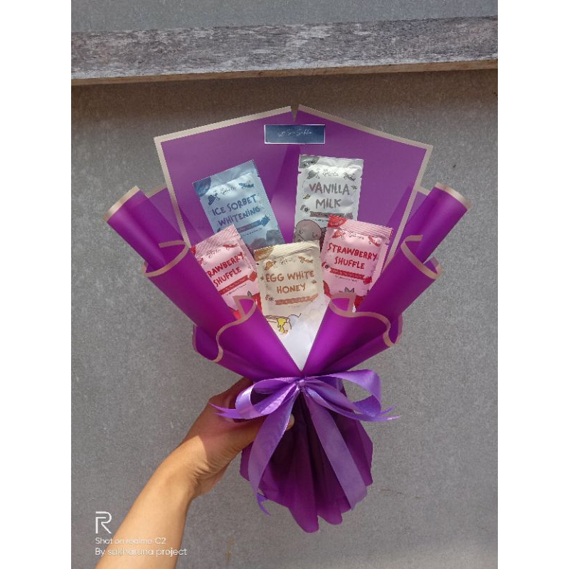 bucket masker wajah/bucket wisuda/bucket murah/bucket ultah/hadiah ultah/hadiah wisuda/hadiah ultah 