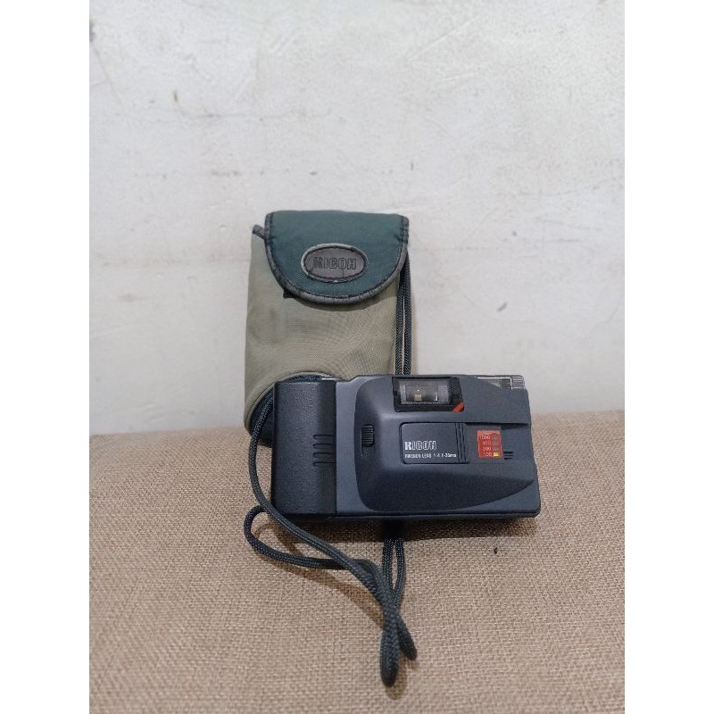 Camera Kamera Jadul Antik Analog Film Ricoh YF-20 YF20