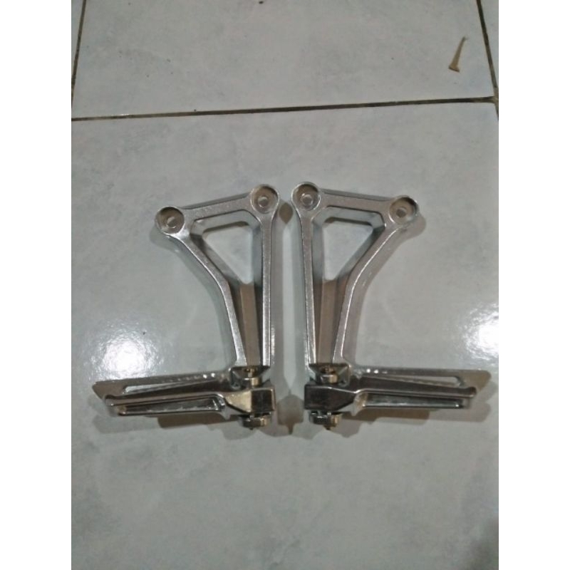 Footstep belakang CBR 650 import