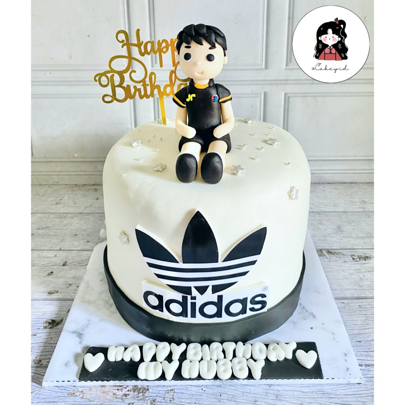 

Kue Ulang Tahun Karakter Cowok/Adidas (fondant 18cm)