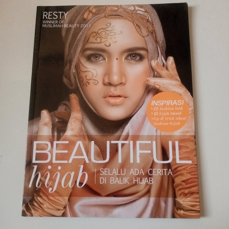 

Buku Beautiful Hijab Selalu Ada Cerita Di Balik Hijab