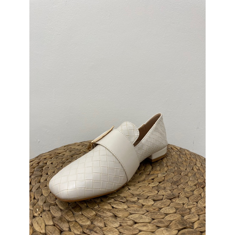 NCYoutlet MILAN off white size 37