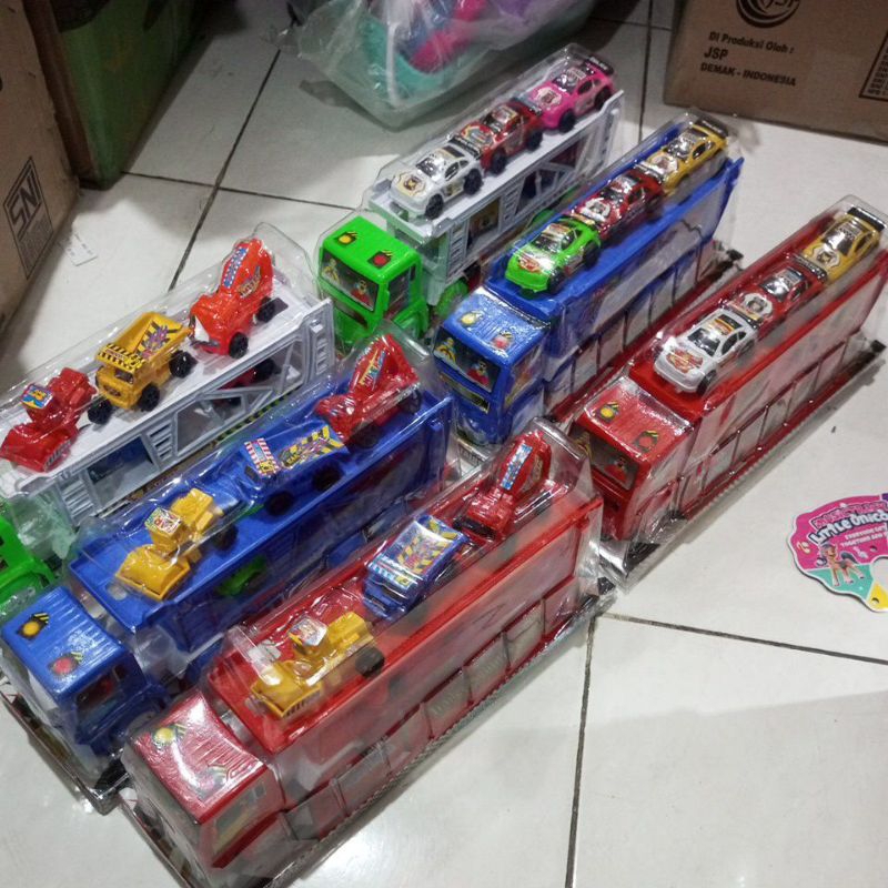 Mainan mobil truk Volvo mika pengangkut mobil ada dua macam ST 2110/ST 2111