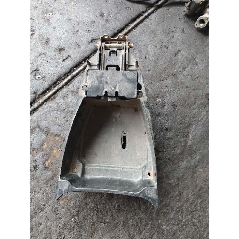 bagasi / tempat aki yamaha mio sporty