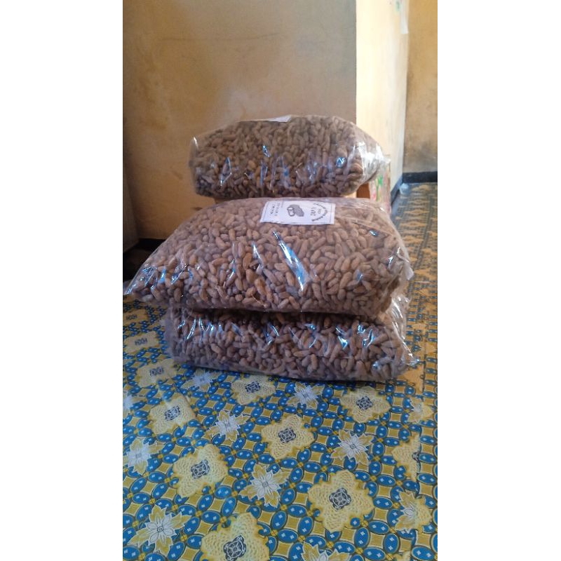 

KACANG BENDO SPESIAL GORENG PASIR