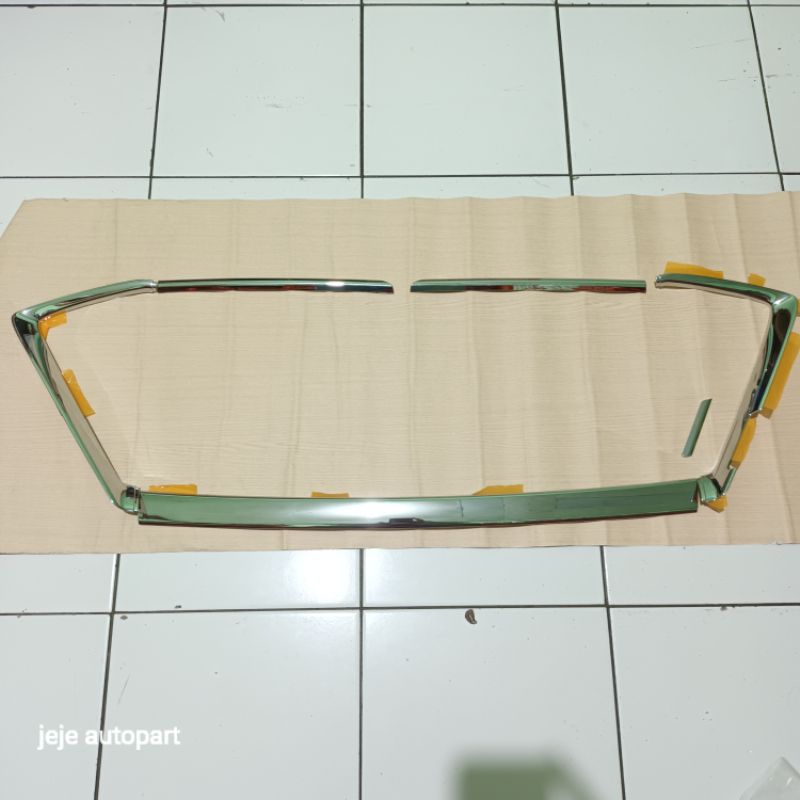 lis list grill bemper depan daihatsu sigra original set