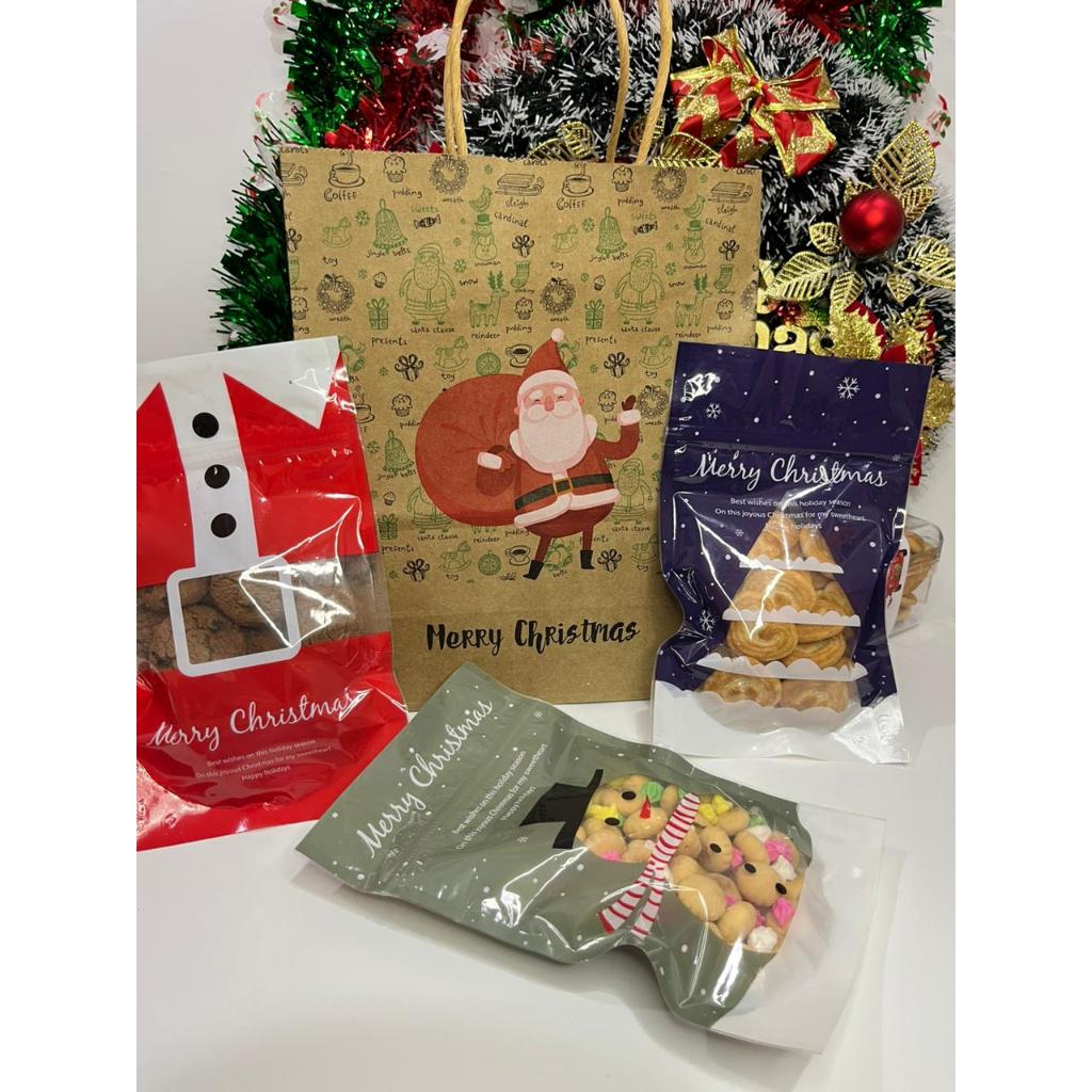 

PROMO SPESIAL HAMPERS PAPER BAG POUCH NATAL ISI 3 POUCH COOKIES 100-120GR TERMASUK PAPER BAG + KARTU UCAPAN NATAL