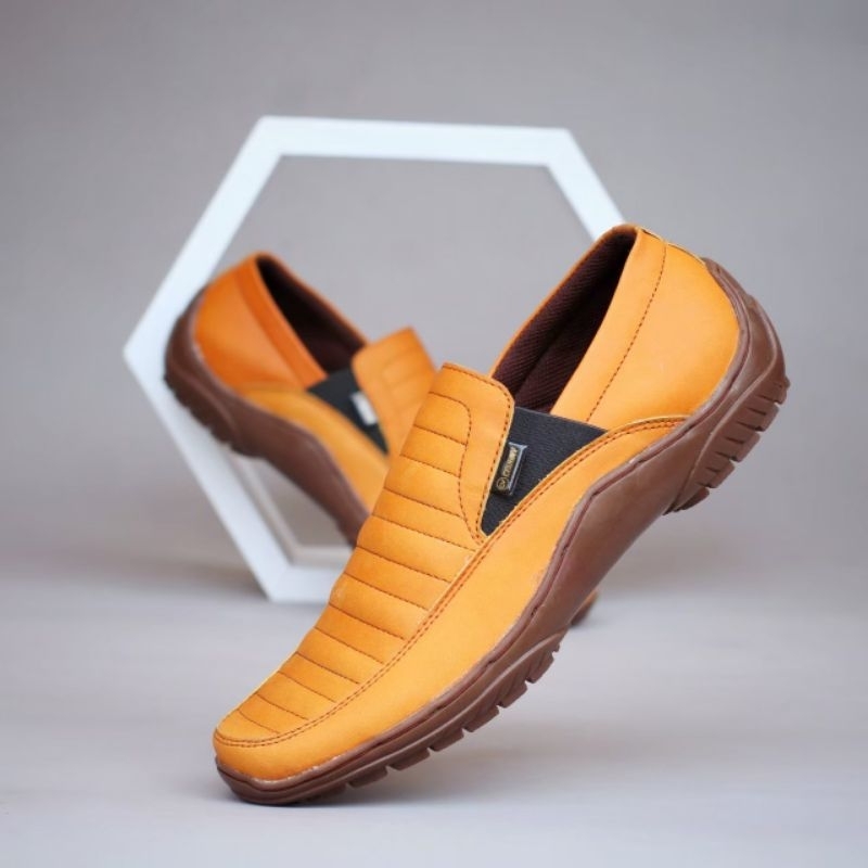 Slop Kulit Pansus Pria Slim Slip on Casual Santai Sepatu Kerja Murah Ringan Kuat Gaya Modis Keren