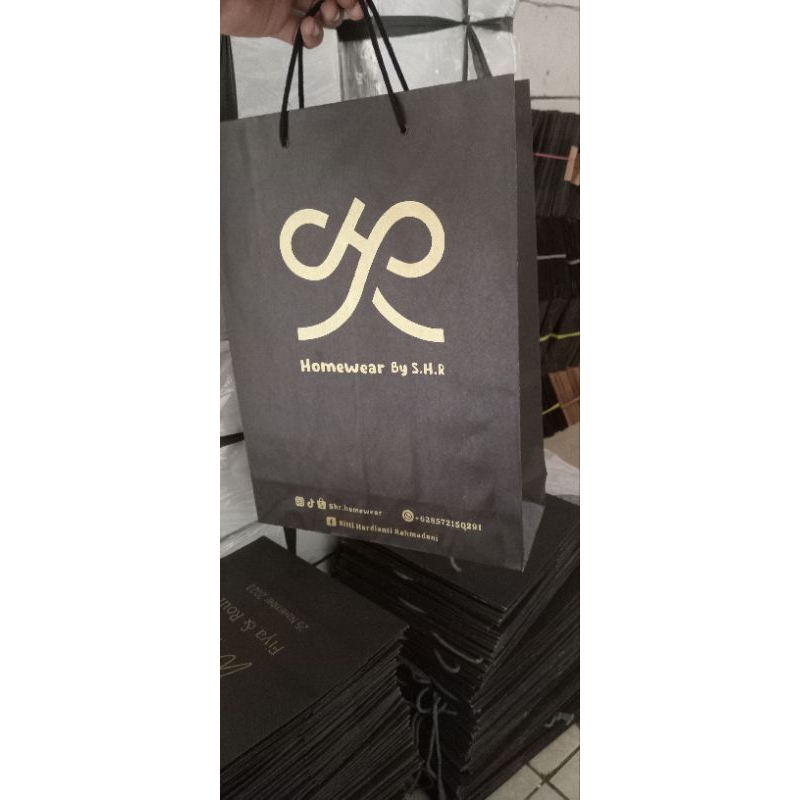 Paper bag 26 x 33 hitam + sablon 1 sisi