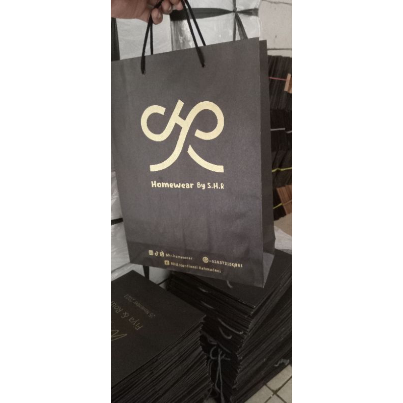 Paper bag 26 x 33 hitam + sablon