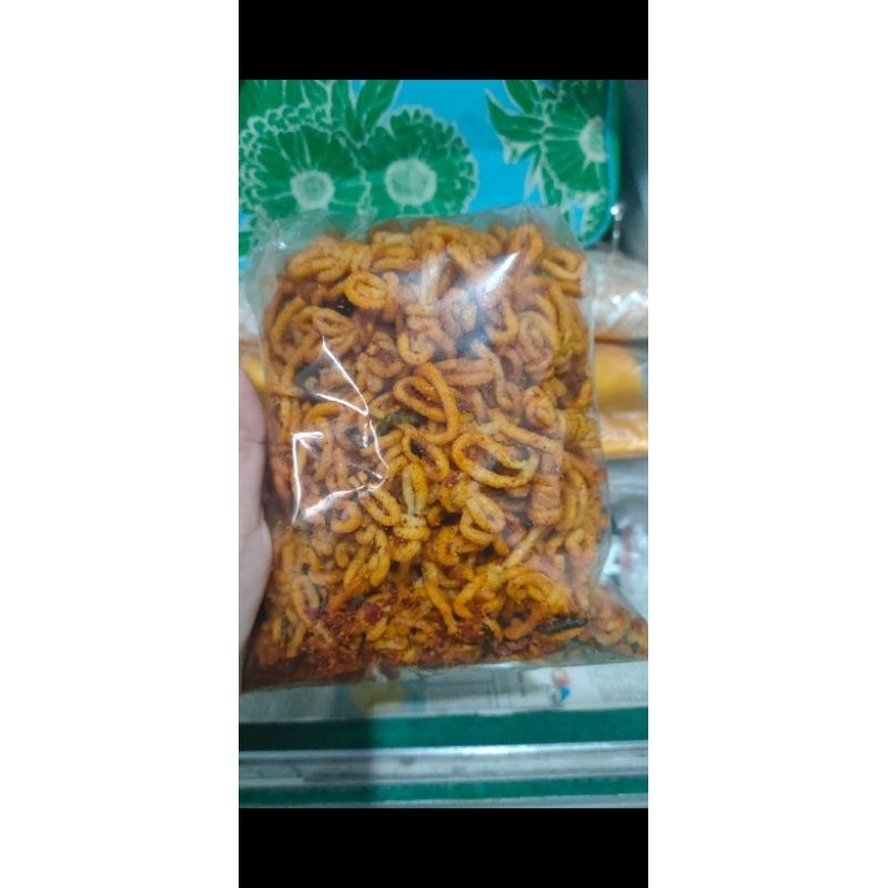 

MIE GULUNG KRIUK PEDAS DAN ORIGINAL 30GR